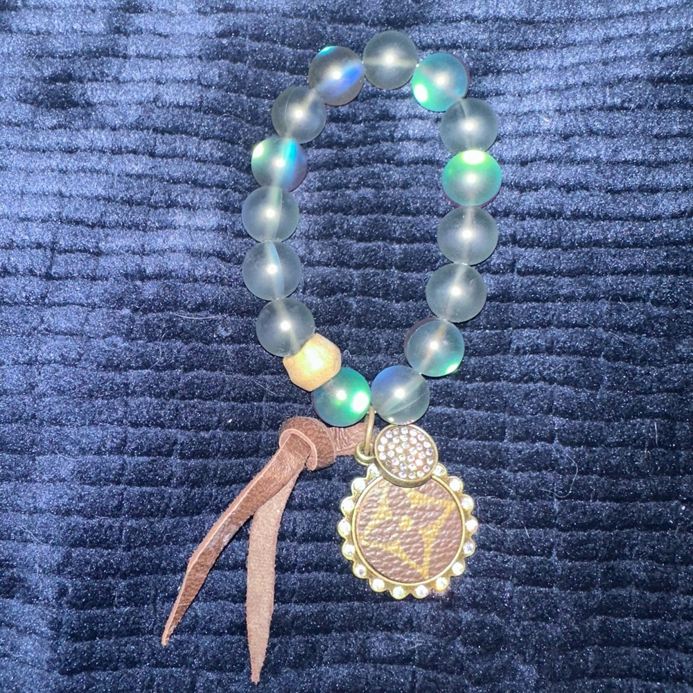 Upcycled Elegant Beaded Bracelet with Gold Accents